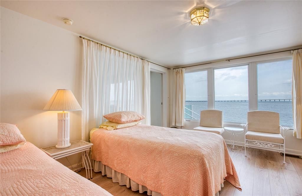 待售: $380,000 (2 贝兹, 2 浴室, 1380 平方英尺)