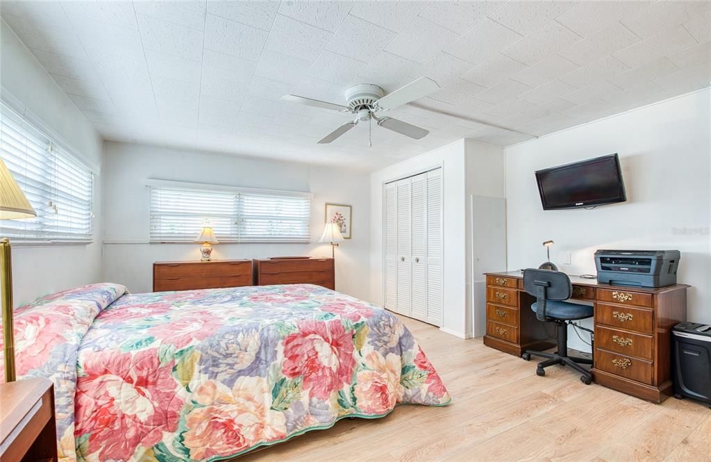 待售: $380,000 (2 贝兹, 2 浴室, 1380 平方英尺)