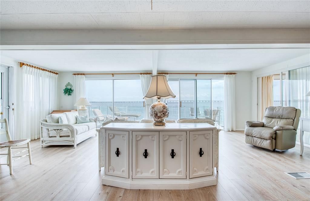 待售: $380,000 (2 贝兹, 2 浴室, 1380 平方英尺)