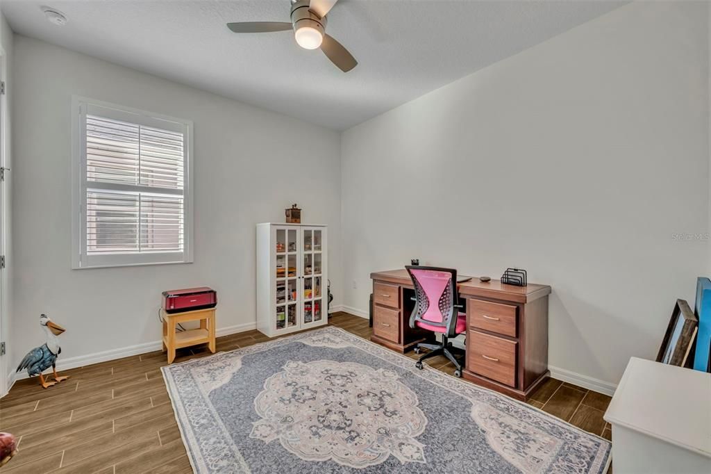 合同活跃: $478,000 (4 贝兹, 2 浴室, 2034 平方英尺)