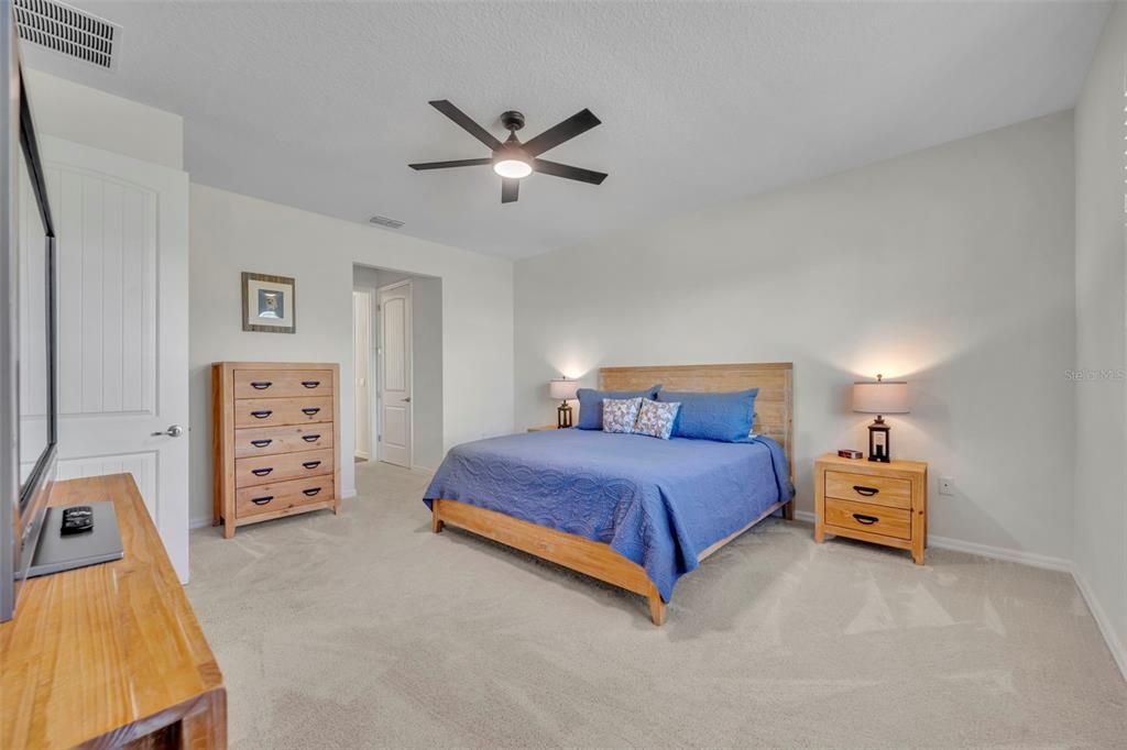 合同活跃: $478,000 (4 贝兹, 2 浴室, 2034 平方英尺)