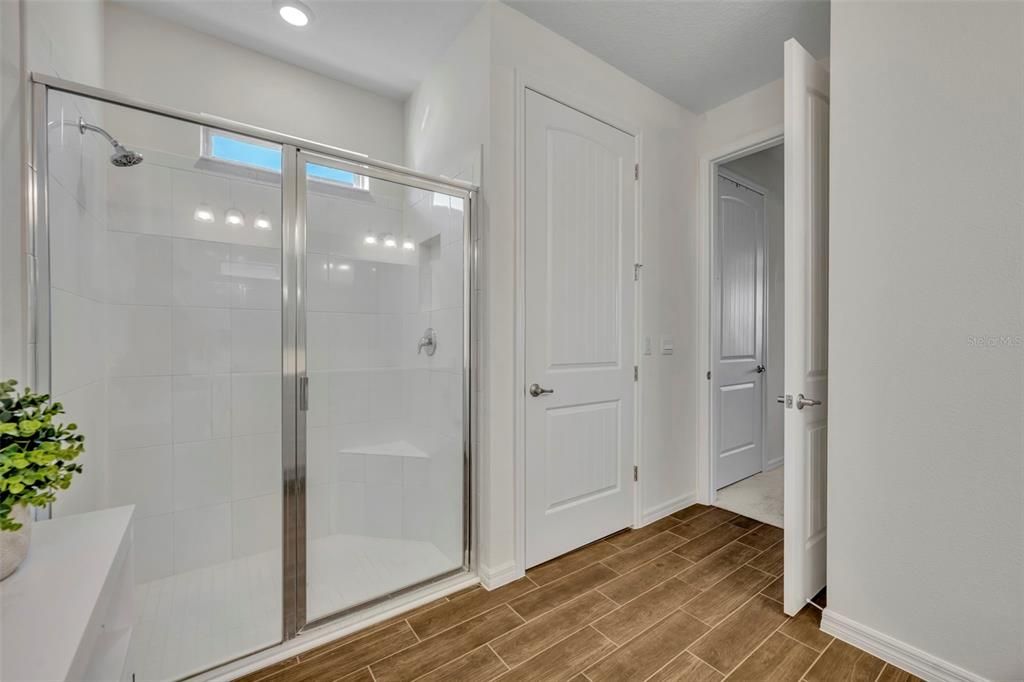 合同活跃: $478,000 (4 贝兹, 2 浴室, 2034 平方英尺)