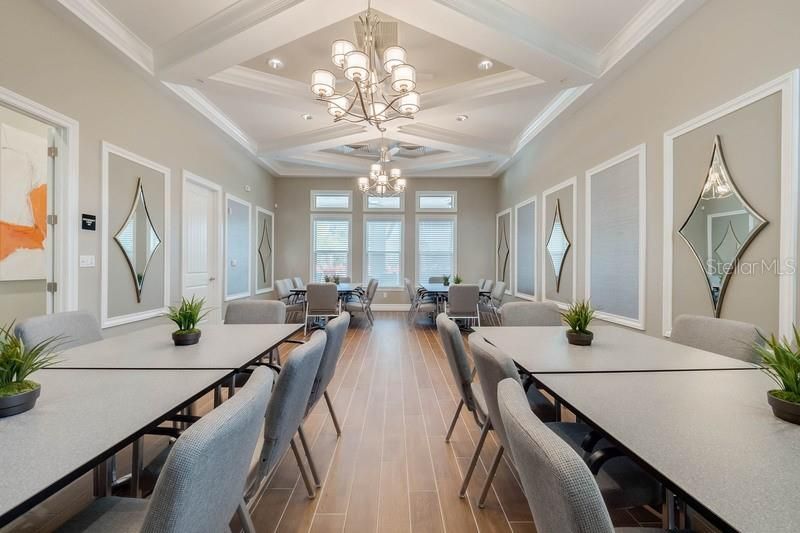 合同活跃: $478,000 (4 贝兹, 2 浴室, 2034 平方英尺)