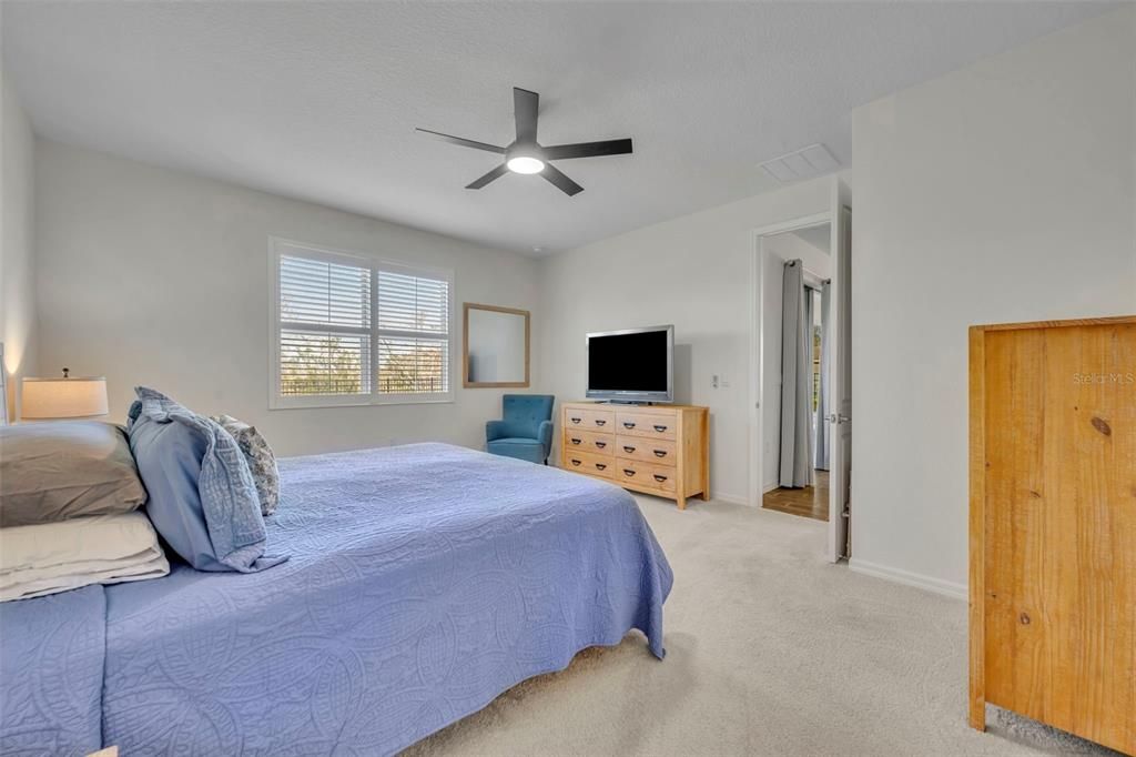 合同活跃: $478,000 (4 贝兹, 2 浴室, 2034 平方英尺)