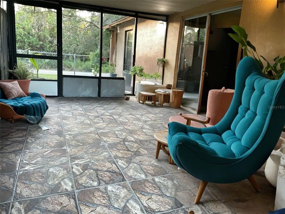 For Sale: $240,000 (3 beds, 2 baths, 1100 Square Feet)