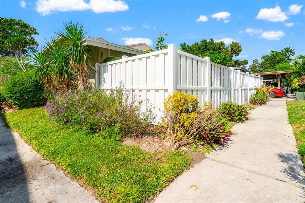 For Sale: $220,000 (2 beds, 1 baths, 998 Square Feet)