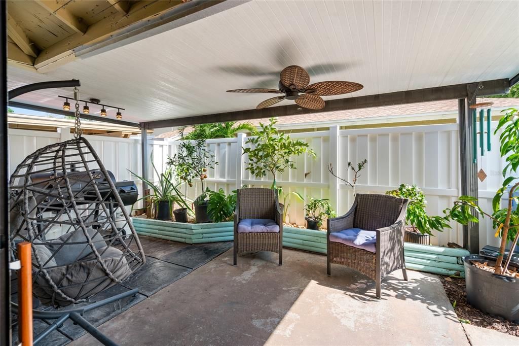 For Sale: $220,000 (2 beds, 1 baths, 998 Square Feet)