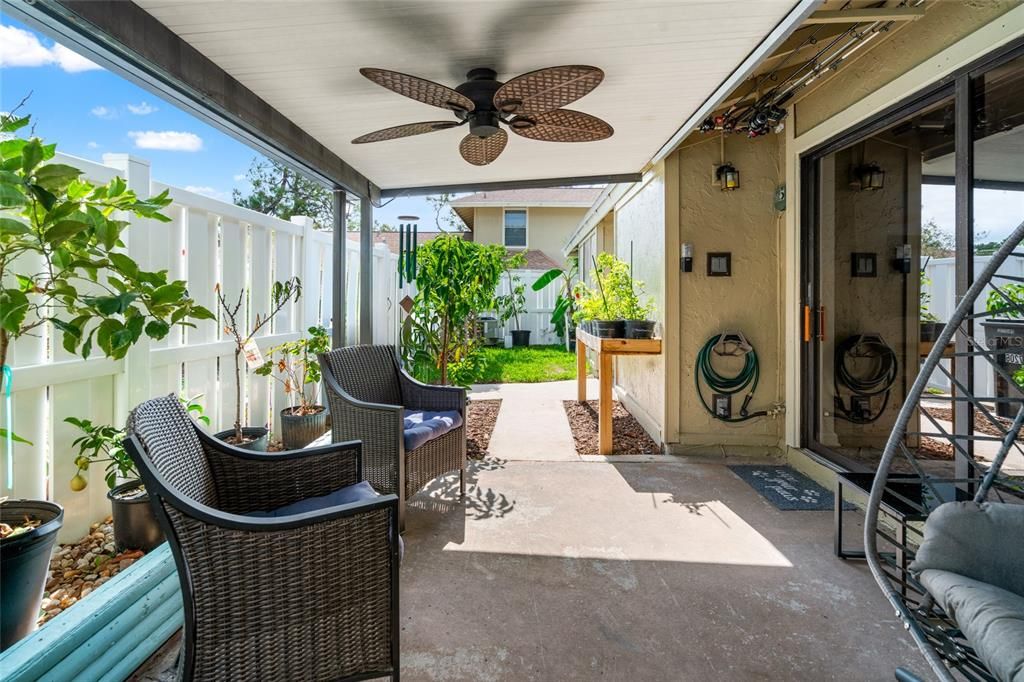 For Sale: $220,000 (2 beds, 1 baths, 998 Square Feet)