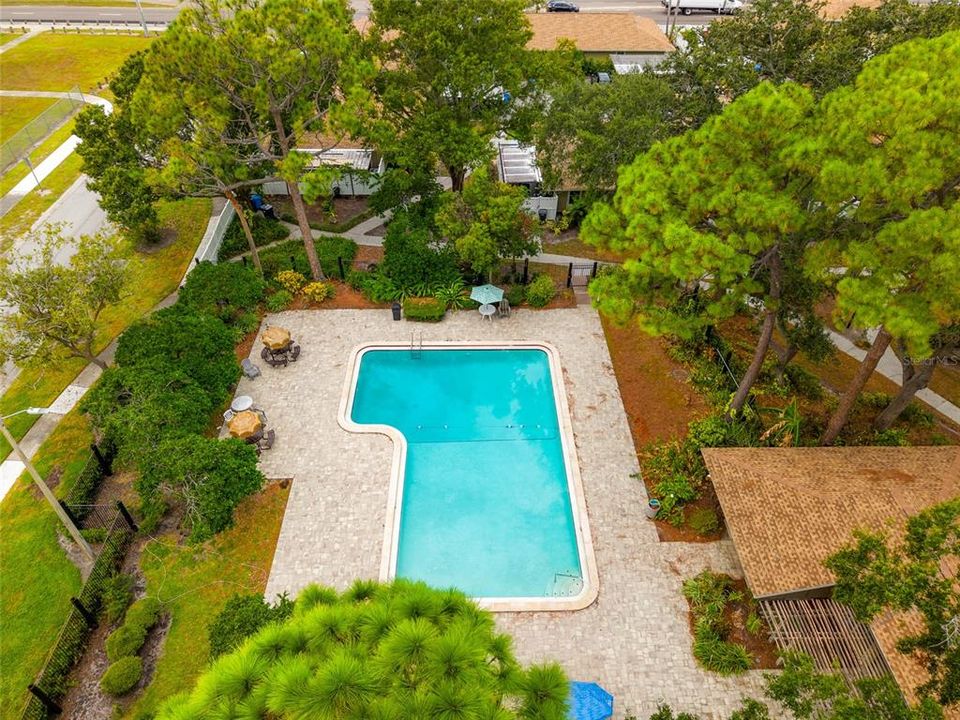 For Sale: $220,000 (2 beds, 1 baths, 998 Square Feet)