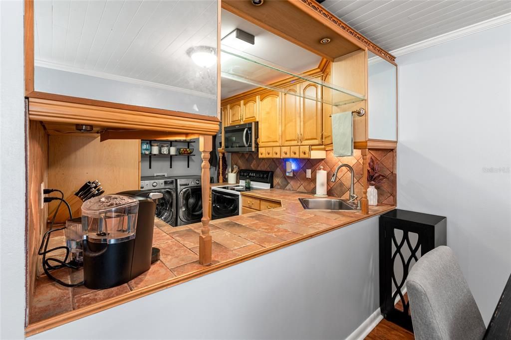 For Sale: $220,000 (2 beds, 1 baths, 998 Square Feet)