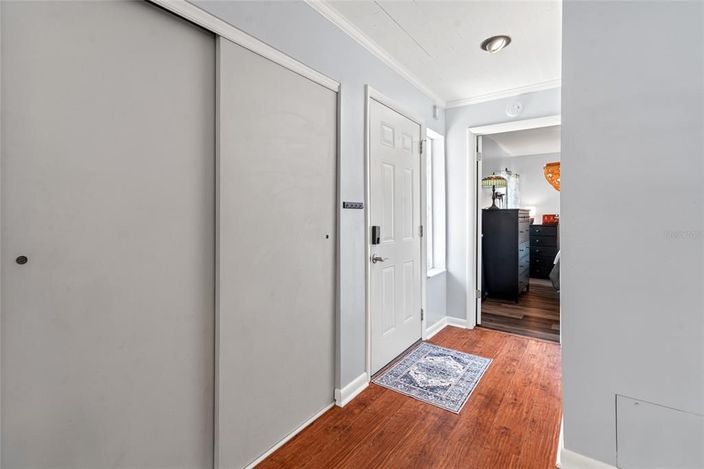 For Sale: $220,000 (2 beds, 1 baths, 998 Square Feet)