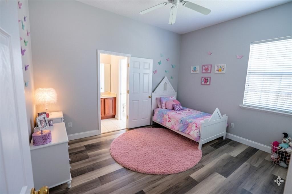 For Sale: $650,000 (5 beds, 3 baths, 2897 Square Feet)