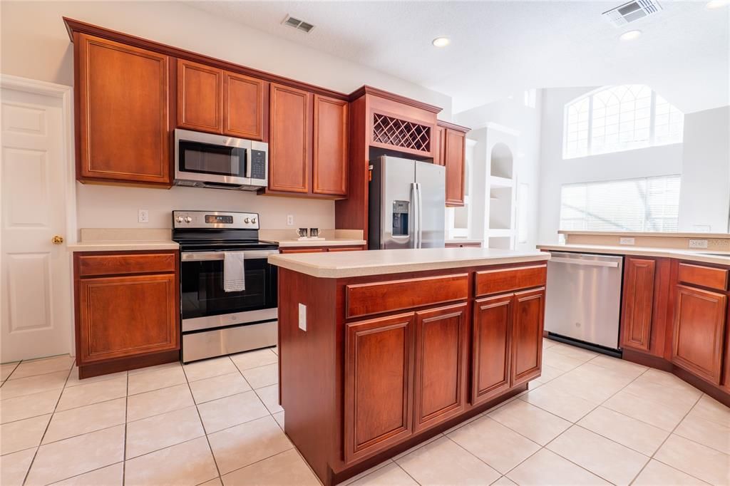 For Sale: $650,000 (5 beds, 3 baths, 2897 Square Feet)