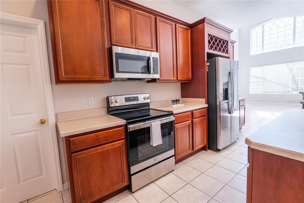 For Sale: $650,000 (5 beds, 3 baths, 2897 Square Feet)