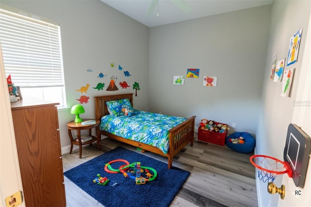 For Sale: $650,000 (5 beds, 3 baths, 2897 Square Feet)