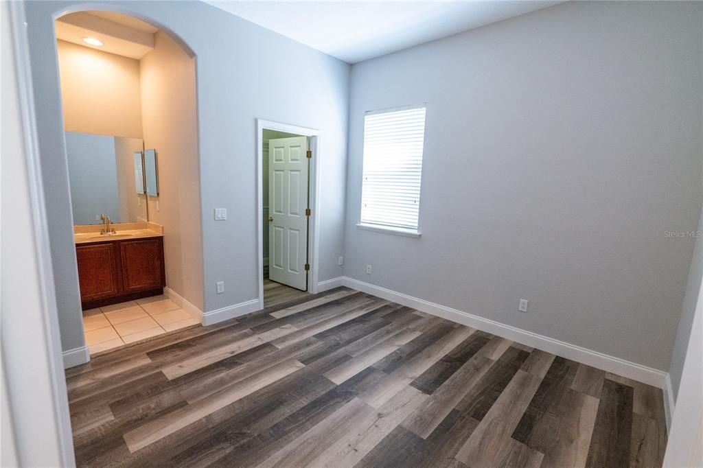 For Sale: $650,000 (5 beds, 3 baths, 2897 Square Feet)