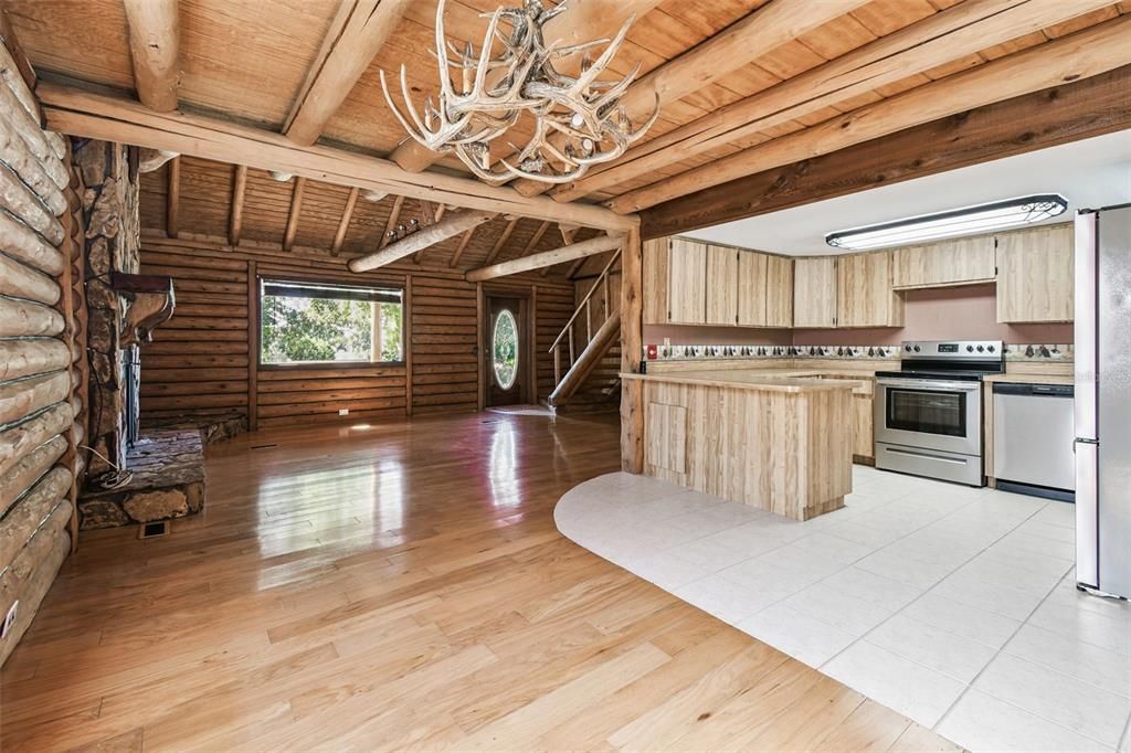 Active With Contract: $420,000 (3 beds, 2 baths, 1760 Square Feet)