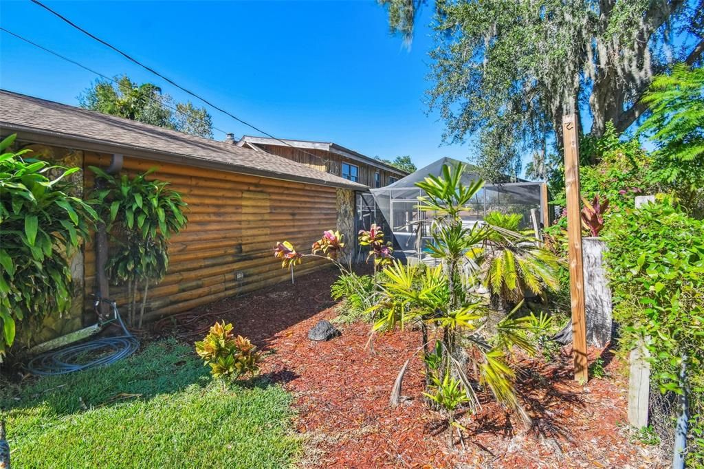 Active With Contract: $420,000 (3 beds, 2 baths, 1760 Square Feet)