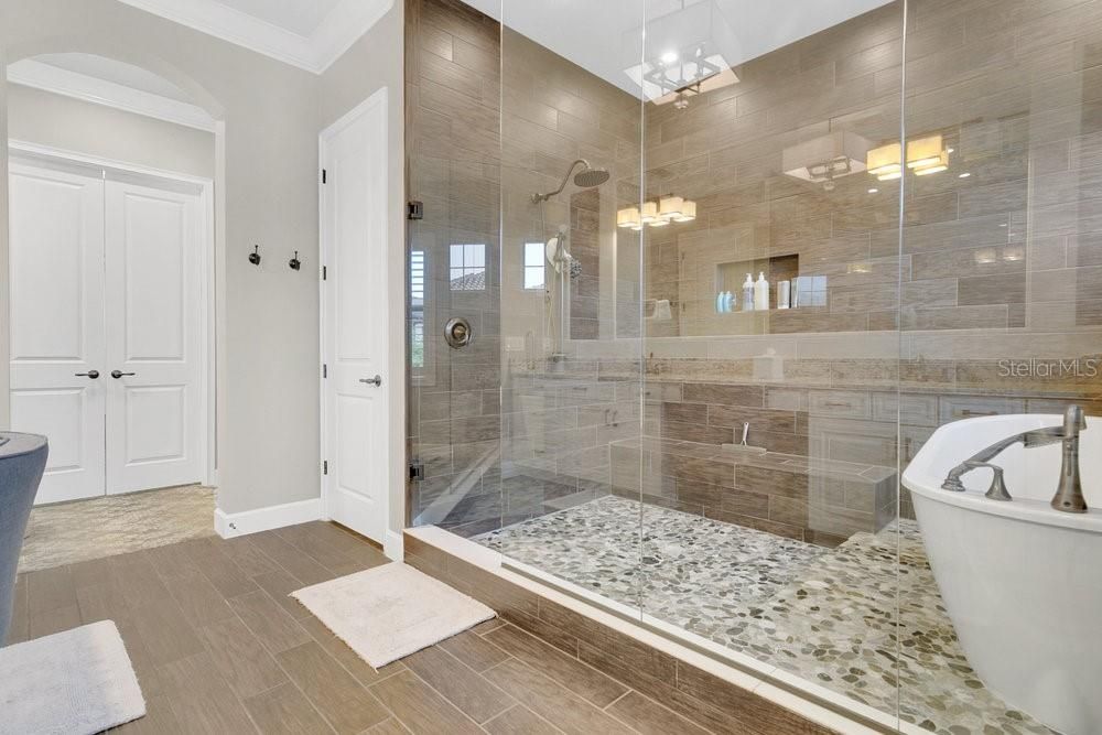 En Venta: $1,375,000 (4 camas, 3 baños, 3246 Pies cuadrados)