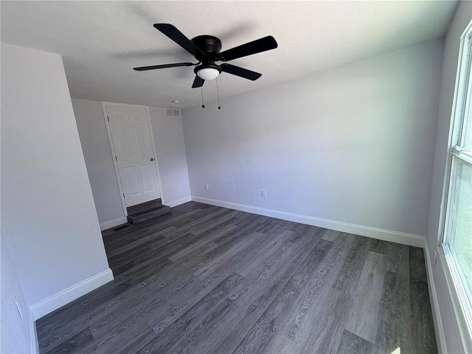 For Sale: $449,900 (4 beds, 2 baths, 1986 Square Feet)