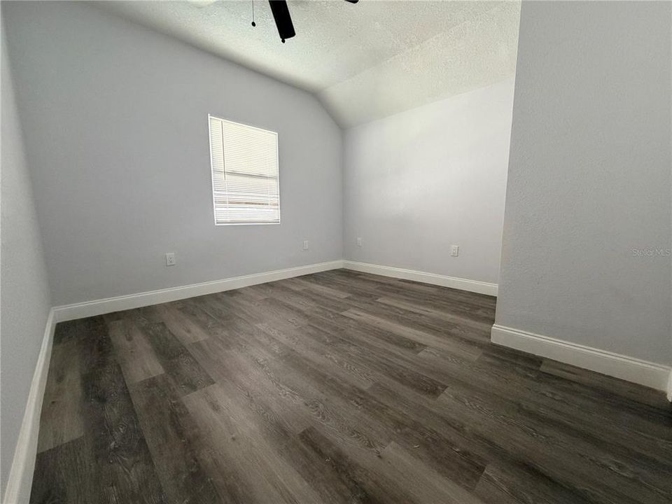 For Sale: $449,900 (4 beds, 2 baths, 1986 Square Feet)