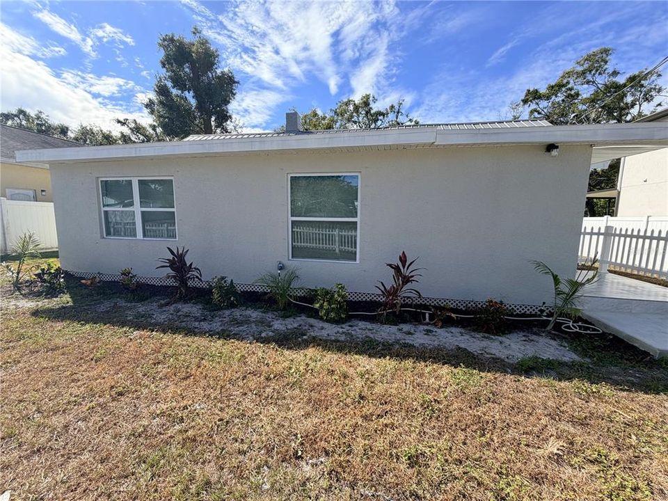 For Sale: $449,900 (4 beds, 2 baths, 1986 Square Feet)