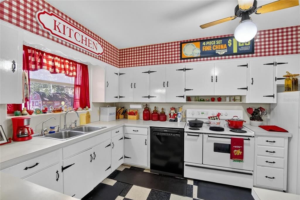 For Sale: $759,900 (3 beds, 2 baths, 3078 Square Feet)