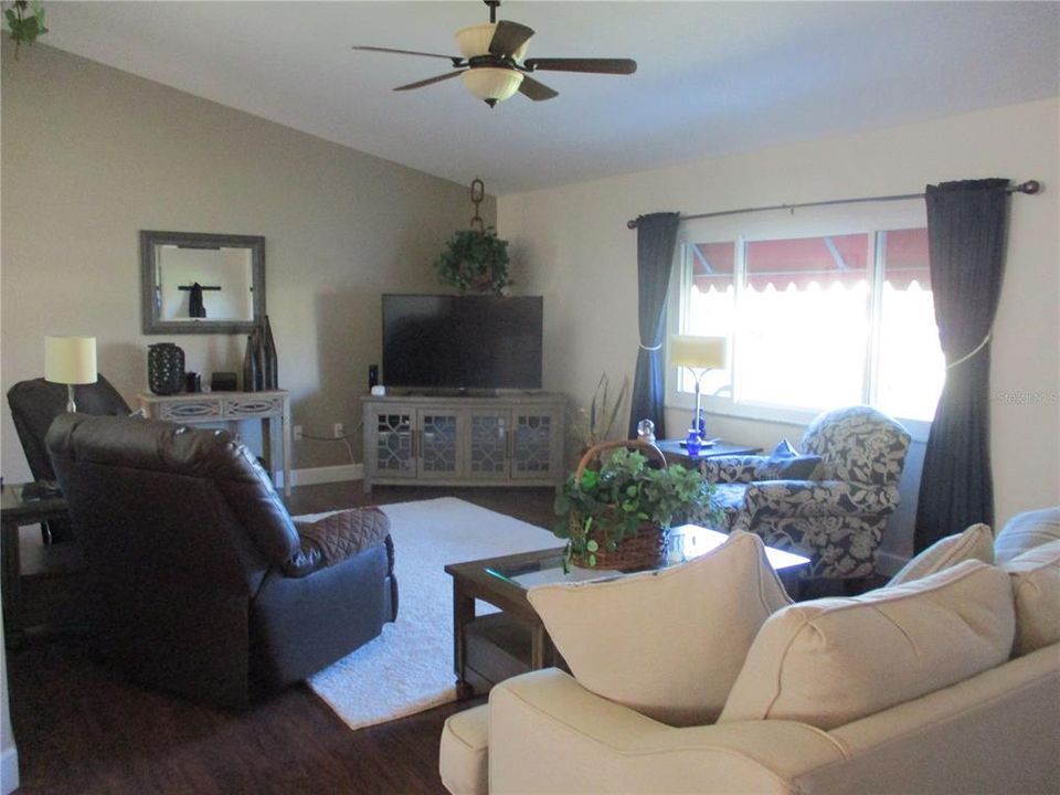 For Sale: $249,000 (2 beds, 2 baths, 1678 Square Feet)