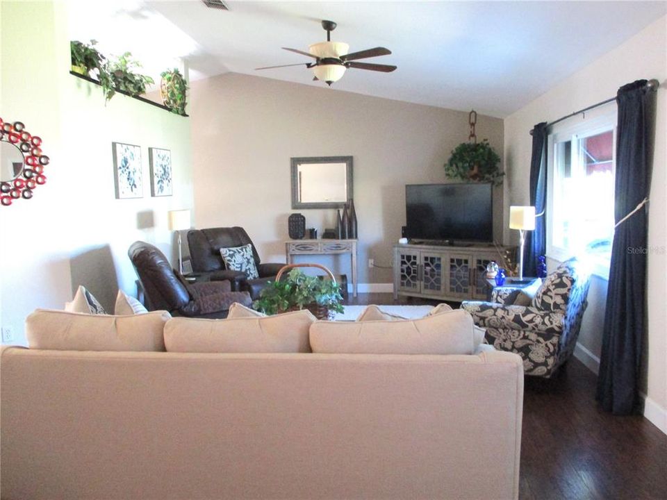 For Sale: $249,000 (2 beds, 2 baths, 1678 Square Feet)