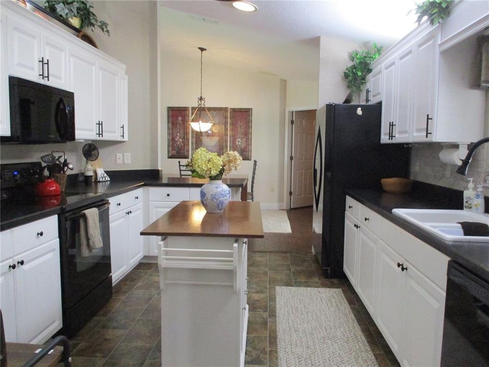 For Sale: $249,000 (2 beds, 2 baths, 1678 Square Feet)