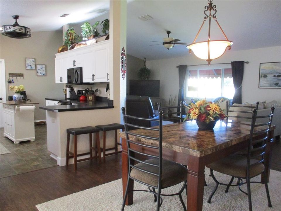 For Sale: $249,000 (2 beds, 2 baths, 1678 Square Feet)