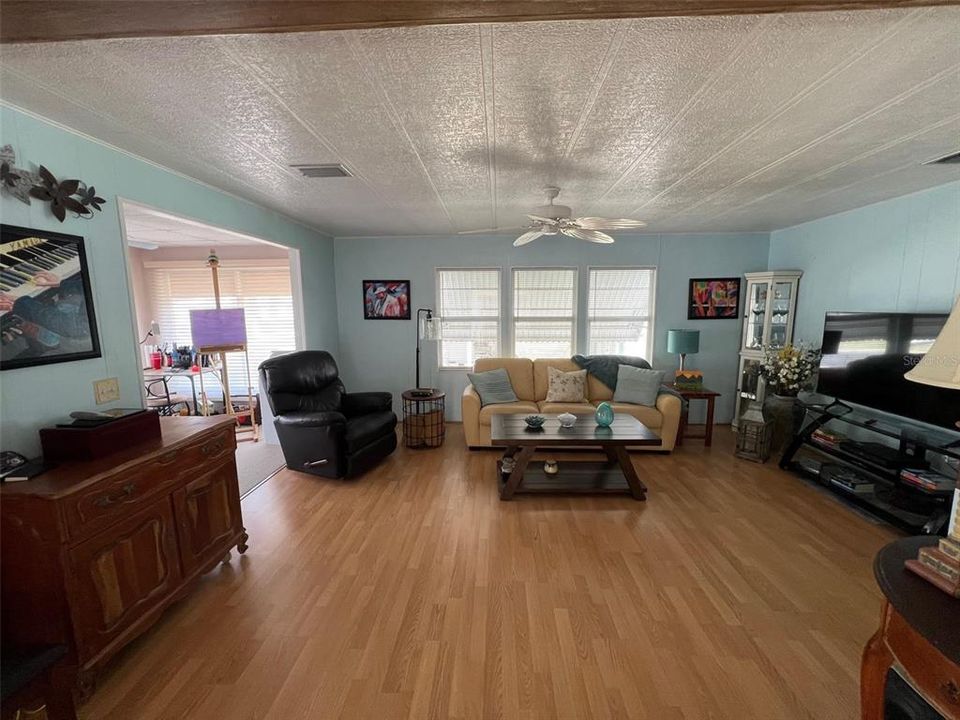 For Sale: $144,900 (2 beds, 2 baths, 1056 Square Feet)