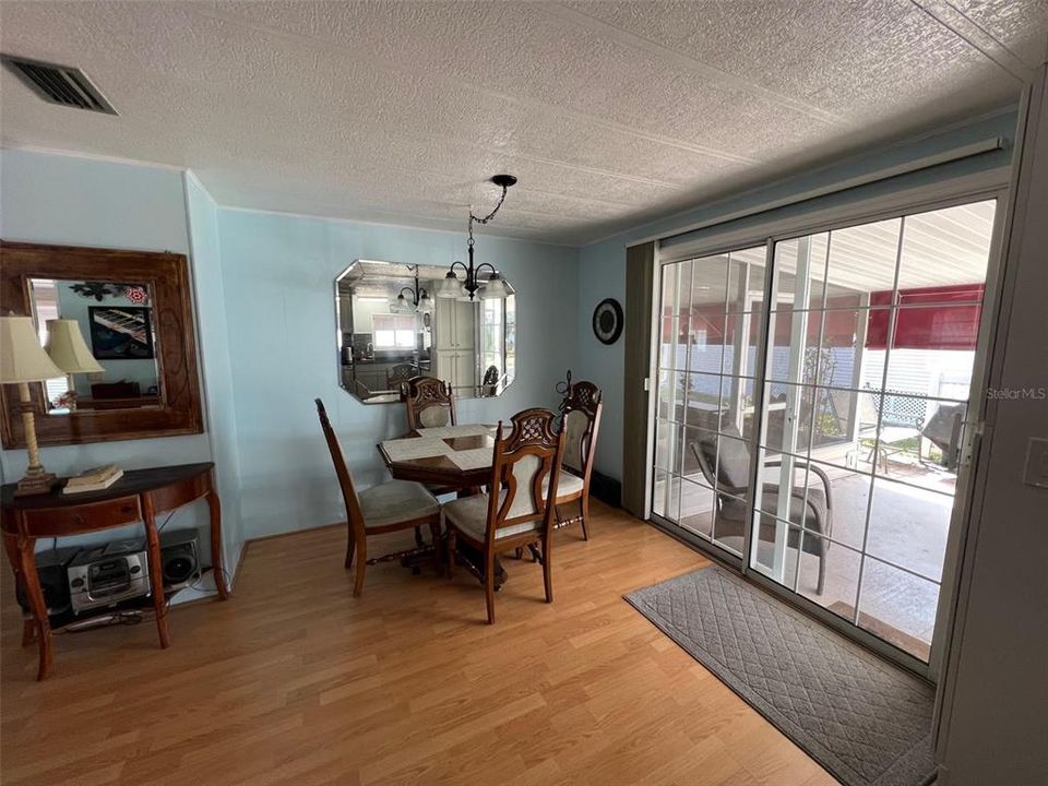 For Sale: $144,900 (2 beds, 2 baths, 1056 Square Feet)