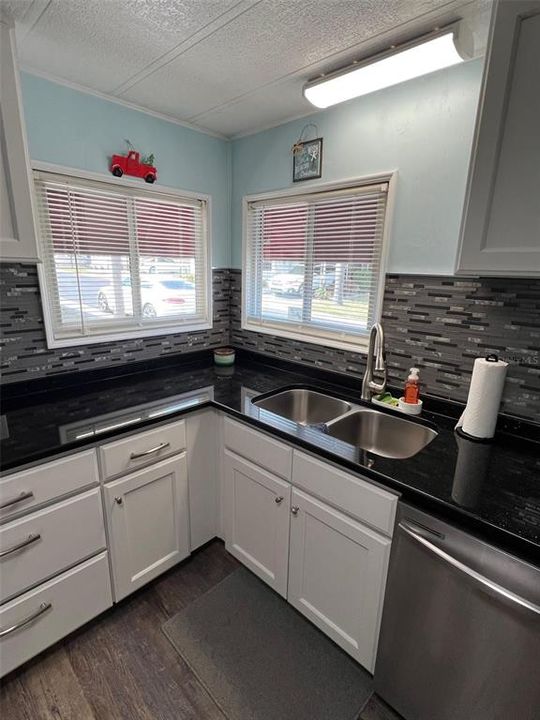 For Sale: $144,900 (2 beds, 2 baths, 1056 Square Feet)