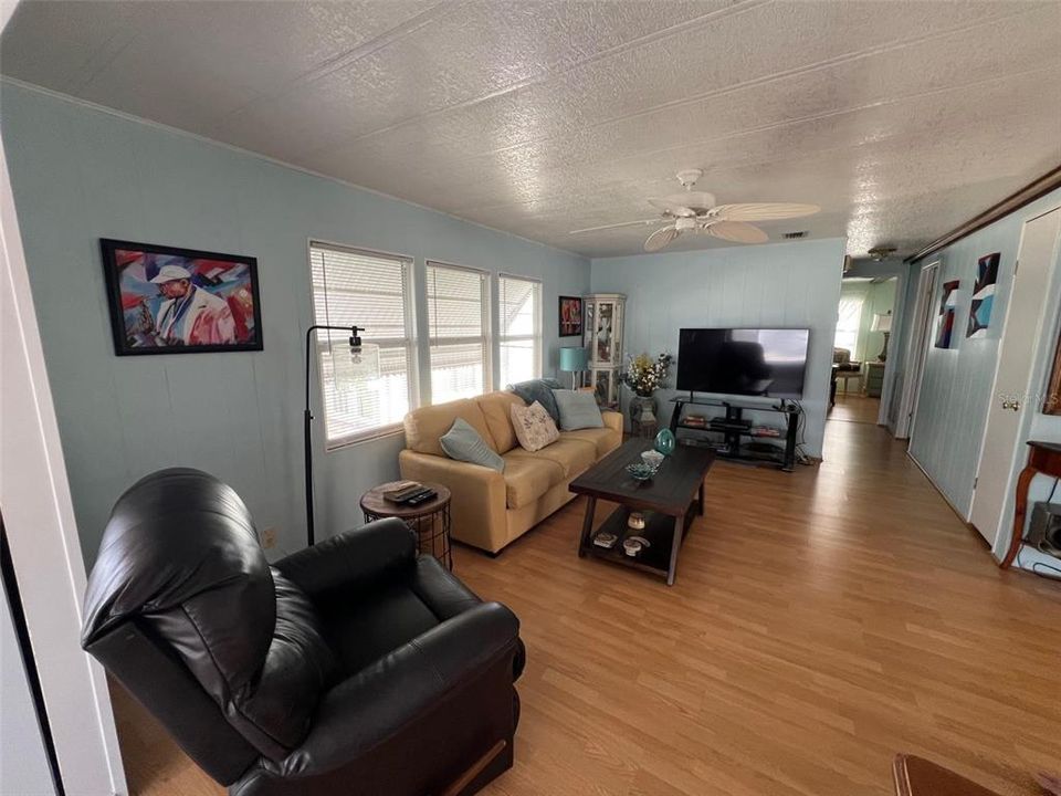 For Sale: $144,900 (2 beds, 2 baths, 1056 Square Feet)