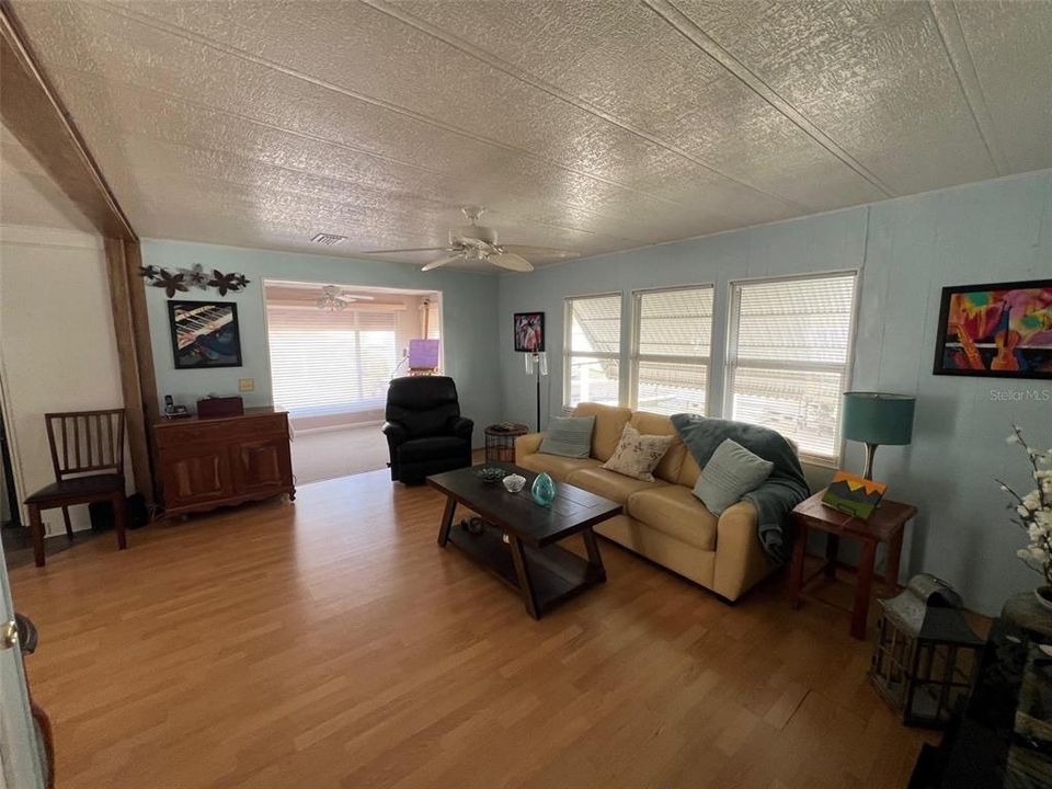For Sale: $144,900 (2 beds, 2 baths, 1056 Square Feet)