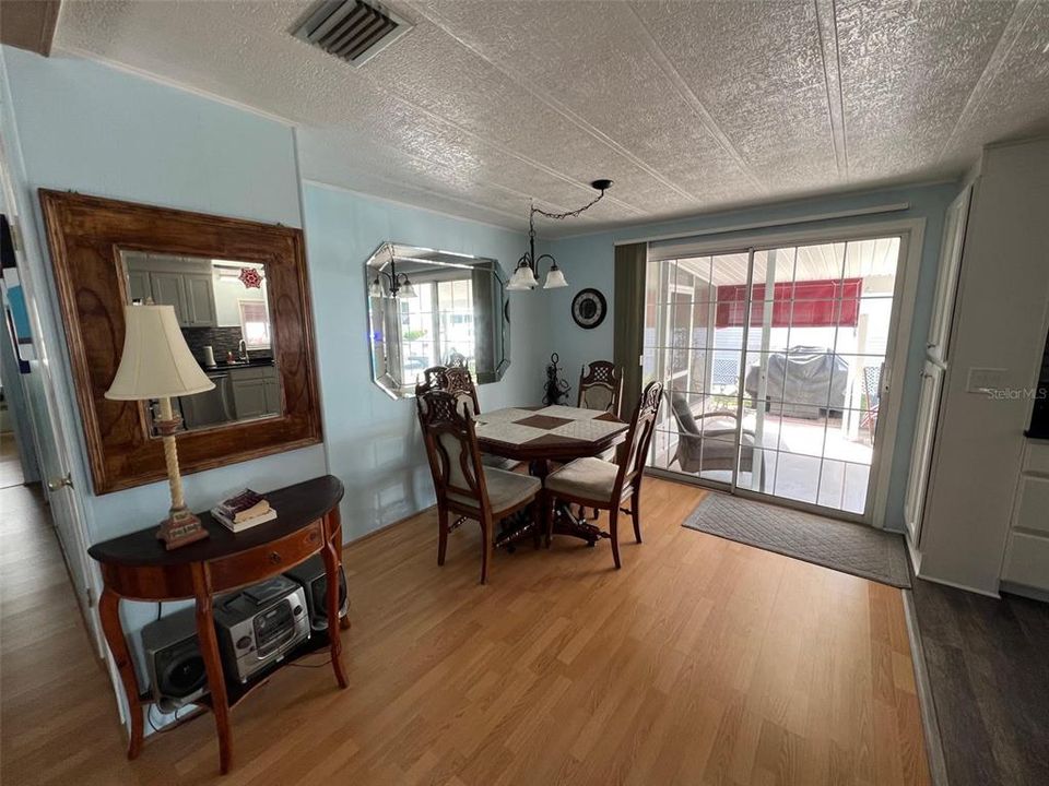 For Sale: $144,900 (2 beds, 2 baths, 1056 Square Feet)