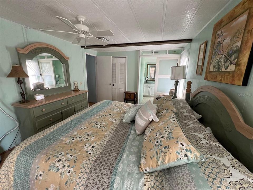 For Sale: $144,900 (2 beds, 2 baths, 1056 Square Feet)