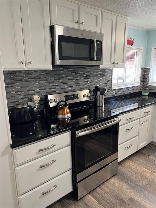 For Sale: $144,900 (2 beds, 2 baths, 1056 Square Feet)