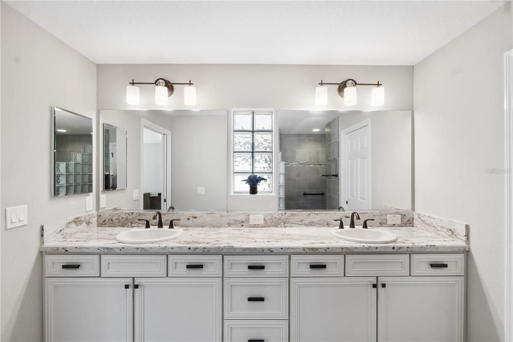 For Sale: $499,900 (3 beds, 2 baths, 1998 Square Feet)