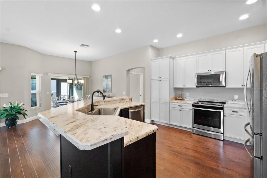 For Sale: $499,900 (3 beds, 2 baths, 1998 Square Feet)