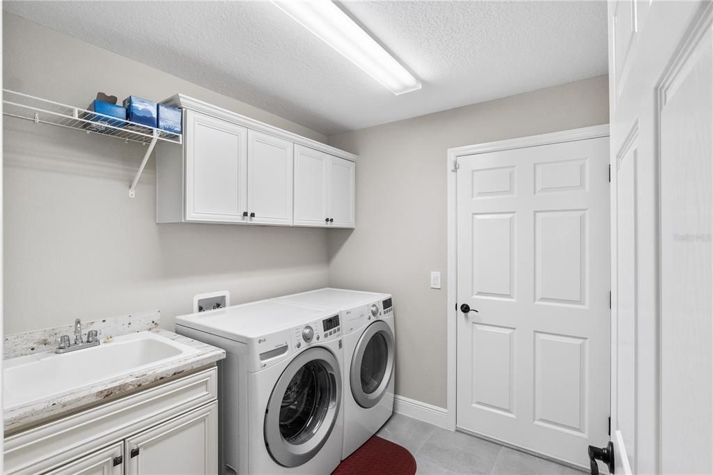 For Sale: $499,900 (3 beds, 2 baths, 1998 Square Feet)