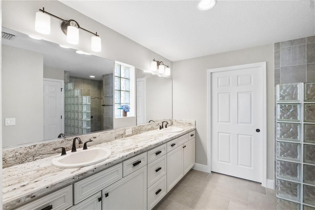 For Sale: $499,900 (3 beds, 2 baths, 1998 Square Feet)