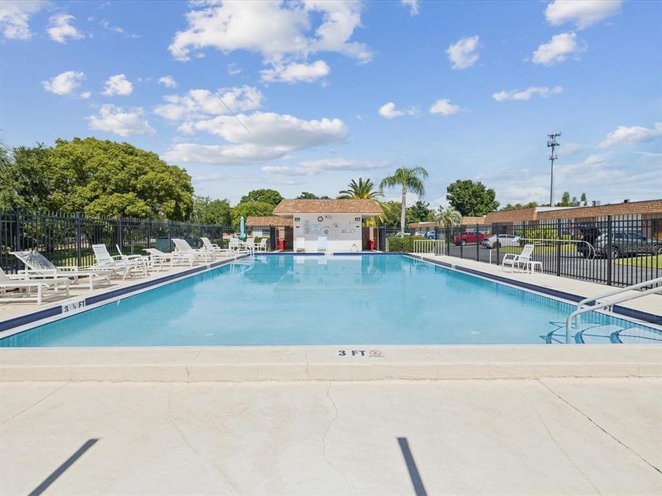 For Sale: $114,000 (2 beds, 1 baths, 825 Square Feet)