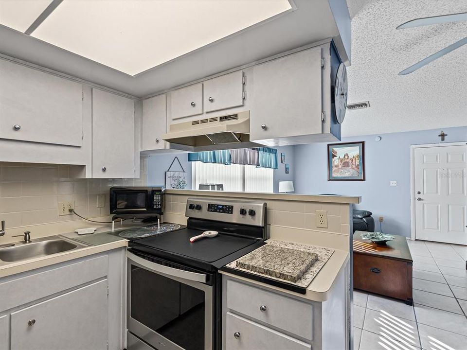 For Sale: $114,000 (2 beds, 1 baths, 825 Square Feet)