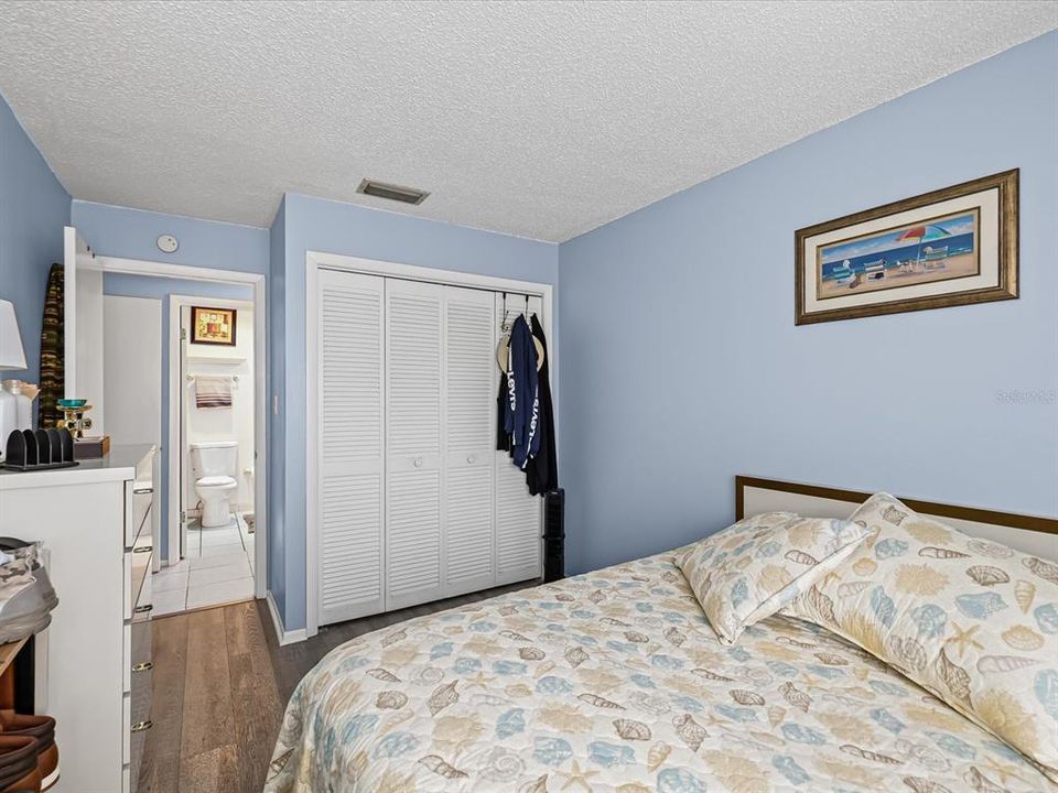 For Sale: $114,000 (2 beds, 1 baths, 825 Square Feet)