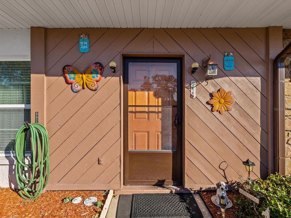 For Sale: $114,000 (2 beds, 1 baths, 825 Square Feet)