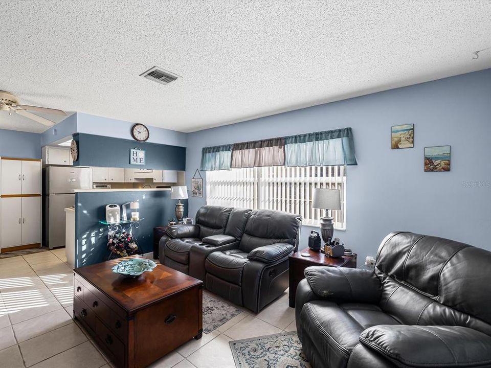 For Sale: $114,000 (2 beds, 1 baths, 825 Square Feet)