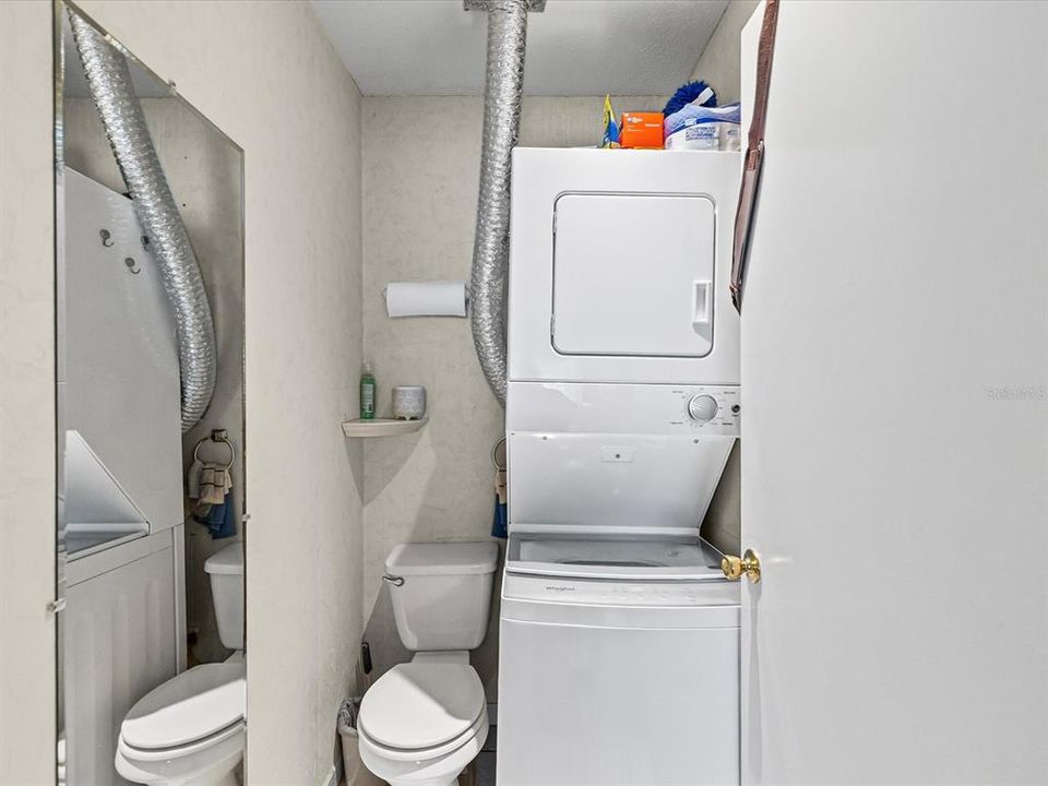 For Sale: $114,000 (2 beds, 1 baths, 825 Square Feet)