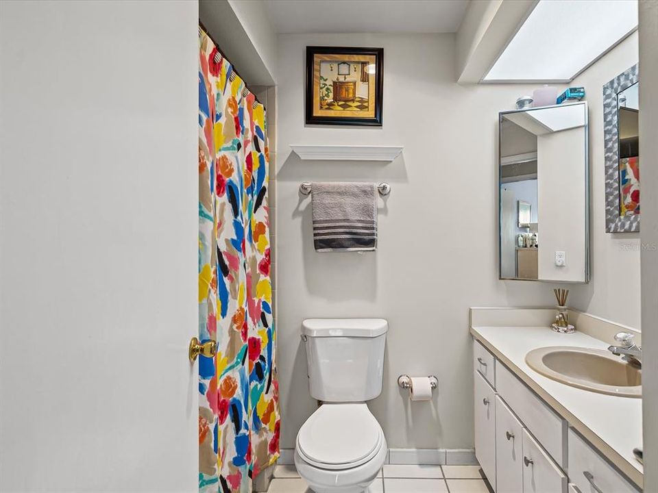 For Sale: $114,000 (2 beds, 1 baths, 825 Square Feet)